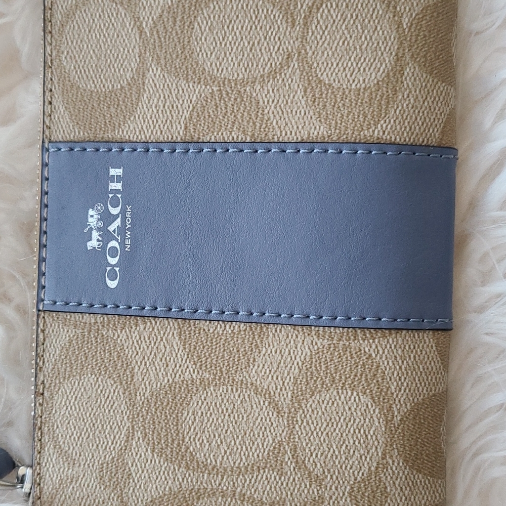 Coach wristlet - Picture 4 of 4